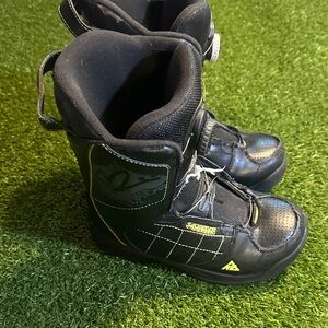 RARE Vintage K2 “Vandal” Snowboarding Boots